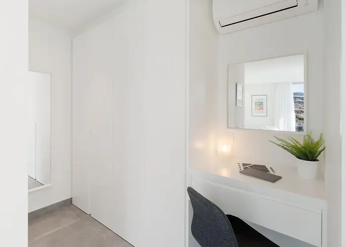 Karat Ibardin Rokabella فيلة أذيخي