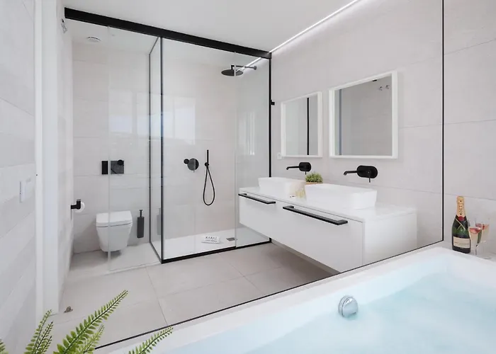 Karat Ibardin Rokabella فيلة أذيخي